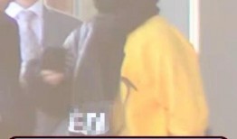 王嘉尔爆料恋爱视频播放,甜蜜互动引网友热议