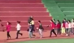 武汉爆料小学生被打视频,小学生被打视频引发社会关注